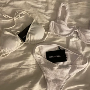 Vita bikinis  - Helt nya bikins från plt, storlek M på allt. Köpt är köpt och köparen står för frakt, skriv för mer info om pris💕