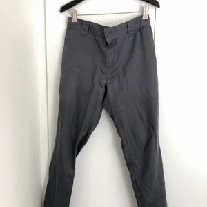 Dickies worker pants  - Gråa Dickies worker pants, slim fit storlek W33/L32. Köparen står för frakt 