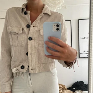 Linne skjorta - Super fin linne skjorta/tunn jacka från New look. Köpt på ASOS. Knappt använd. Storlek 36. 275kr🧡