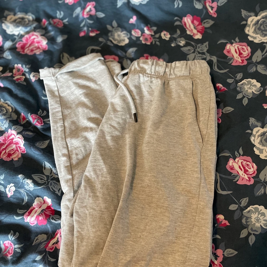 Basic grå mjukisbyxor - 91