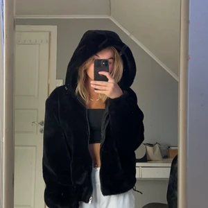 världens mysigaste  - säljer denna supermysiga jacka som jag köpte i london, säljer då jag tyvärr aldrig använder den längre 