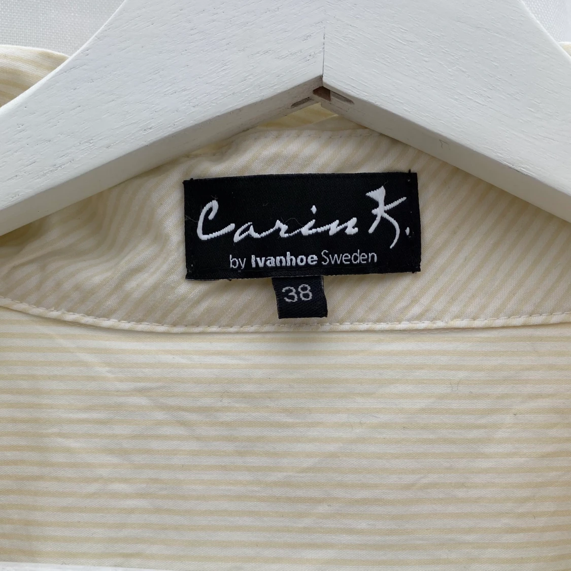 Gulvit-randig skjorta från Carin K - 90