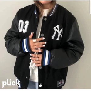 HJÄLP - !!!!!!! Söker denna för ett rimligt pris. storlek M och vilken som helst i annan storlek som är M eller uppot uppåt går bra !!!!!! Jag säljer alltså inte !!!! 