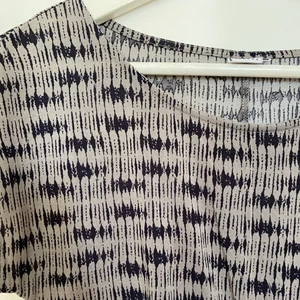 Cool klänning  - En otroligt cool klänning från Saint Tropez i storlek S. Passar tyvärr inte mig, då jag är en storlek L 🖤🤍🖤