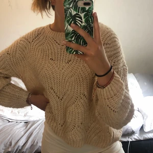 Stickad tröja - Stickad tröja från Vero Moda. Inte ett material som ”sticks  ”. Säljs då den inte kommer till användning, nyskick.