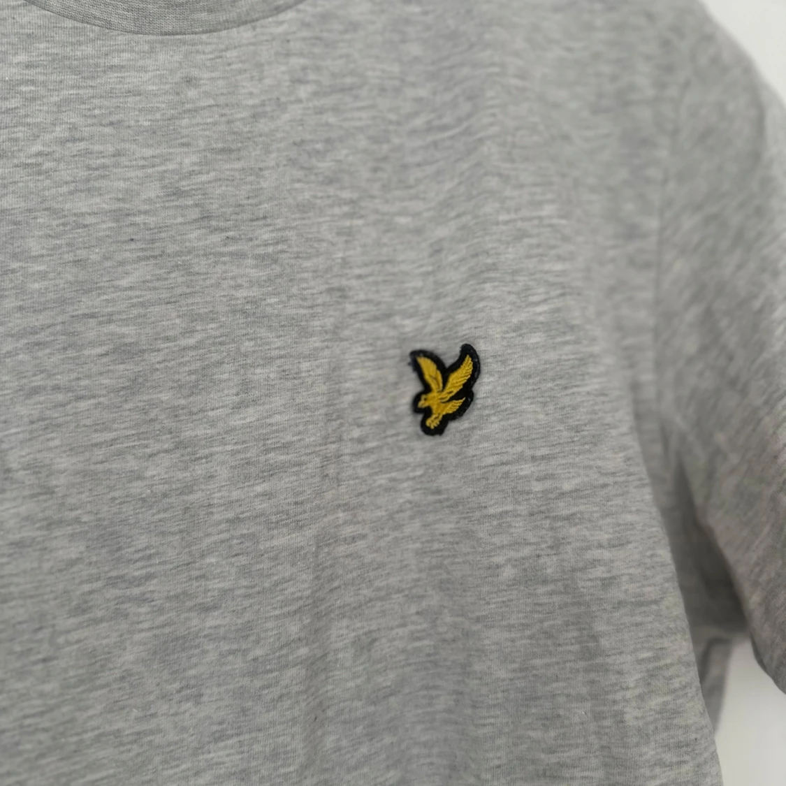 Grå t-shirt från Lyle & Scott - 1