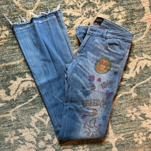 Utsvängda bootcut jeans från Seafarer - Fint skick. Ganska dyra i nypris. Passa mig som är 168cm