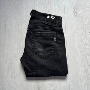 Dondup George Jeans - Sjukt feta Dondup George jeans🤩.  Storlek W31   L34  passar W30  L32    . Nypris 3000kr+, Säljs nu för endast 799kr😱, Skriv vid några funderingar🤔, Fraktas samma dag! 