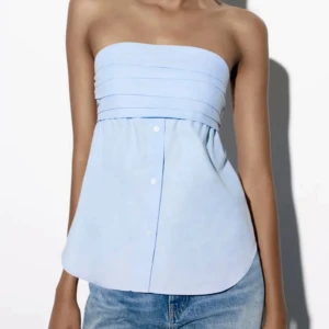 Blå tubtopp  - Blå tubtopp köpt på zara som inte säljs längre. Knappt använd!💋