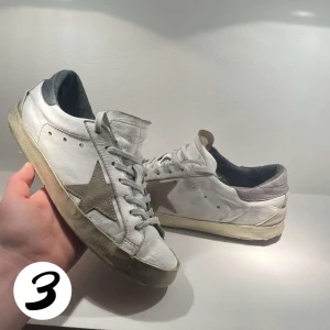 Golden Goose - Tja! Säljer dessa tvär feta golden goose. Dem är i storlek 41 men passar 42 bättre.💯Nypris: 5000kr❌ Vårt pris: 1299✅ Hör av er vid frågor eller intresse!/3Wardrobe📌