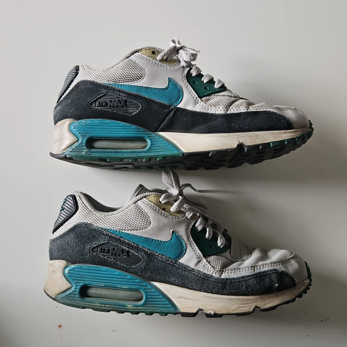 Nike Air Max sneakers i vitt och turkos - 1