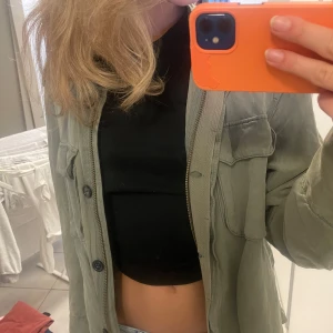 Grön jacka  - Superfin jacka från Hunkydpry, nypris 3499kr 