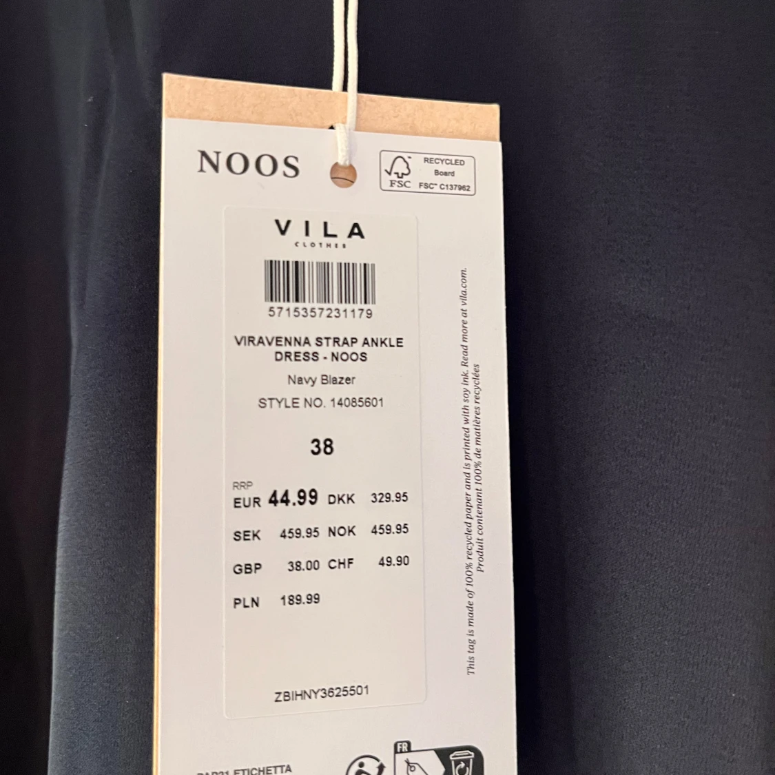 Mörkblå långklänning från VILA - 2
