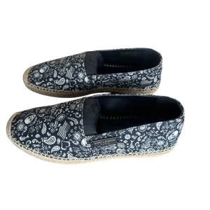 Saint Laurent espadirllas  - SL espadrillas. Storlek 40/41. Skick helt nya med box. Pris 1990kr finns att köpa på Fashionels.com