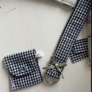 Nyckelring Med Liten Necessärer -  💌Passar perfekt till mynt, smycken, eller små trinkets💌 (säljer också båda separat)