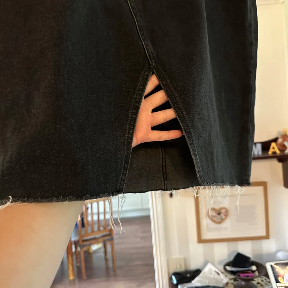 Svart jeanskjol med slits - 1