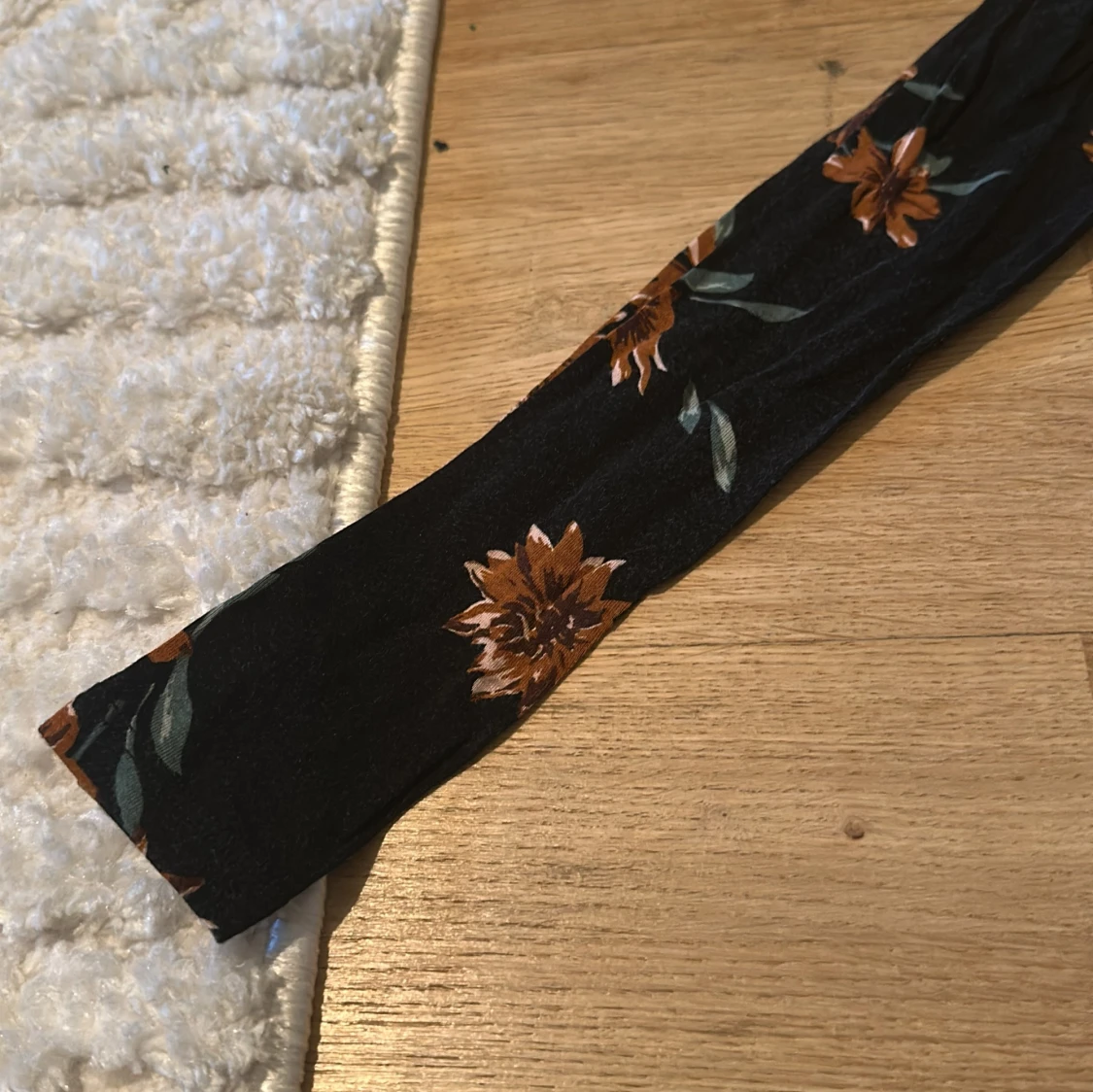 Blommig polotröja från Gina Tricot - 1