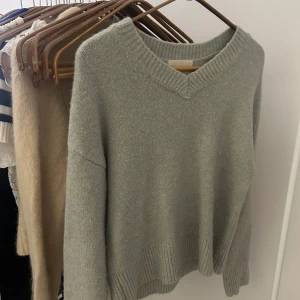 Stickad ull tröja - Så varm och gosig tröja❤️❤️ljus grön/sage tröja i ull💙🫶