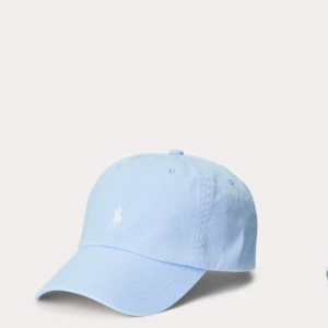 Ljusblå keps från Polo Ralph Lauren - Ralph Lauren keps i en så fin färg, endast använts vid ett tillfälle💕 nypris 700kr