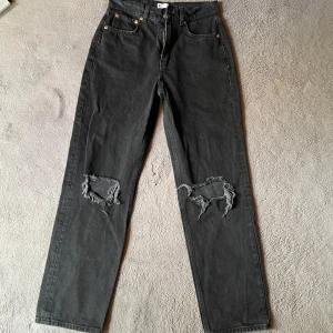 Gina tricot jeans  - Nya oanvända Gina tricot jeans nypris 599:- hör gärna av er vid intresse☺️