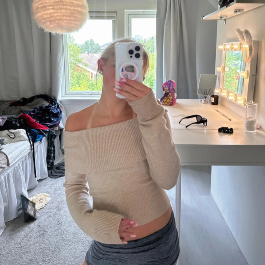 Beige offshoulder stickad tröja - 1