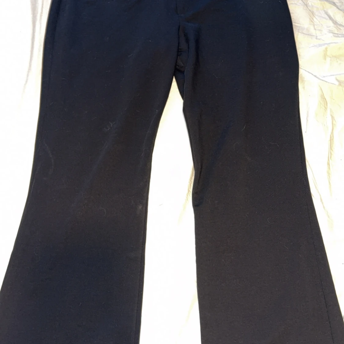 Svarta bootcut byxor från 157