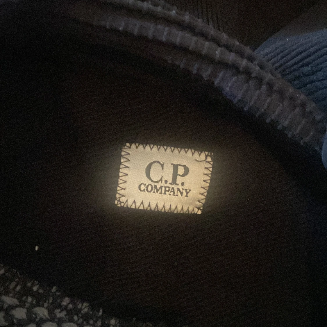 Svart hoodie från C.P. Company - 2