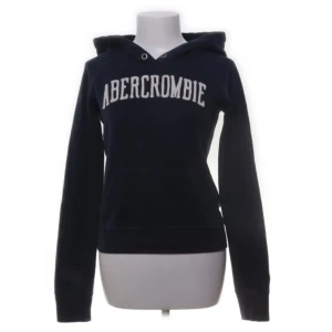 Abercrombie & Fitch hoodie  - så fin vintage hoodie från Abercrombie & Fitch. Storlek S men sitter mer som XS