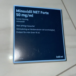 Minoxidil NET Forte 50 mg/ml - Minoxidil NET Forte 50 mg/ml är en kutan lösning för stimulering av hårväxt vid ärftligt håravfall. Förpackningen innehåller 3x60 ml.