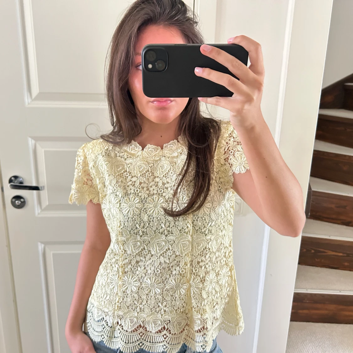 Gul spetsblus med blommönster - 1