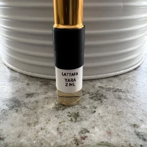 Lattafa Yara  - Lattafa Yara. 2 ml. Sprayfunktion. Endast testsprutad.