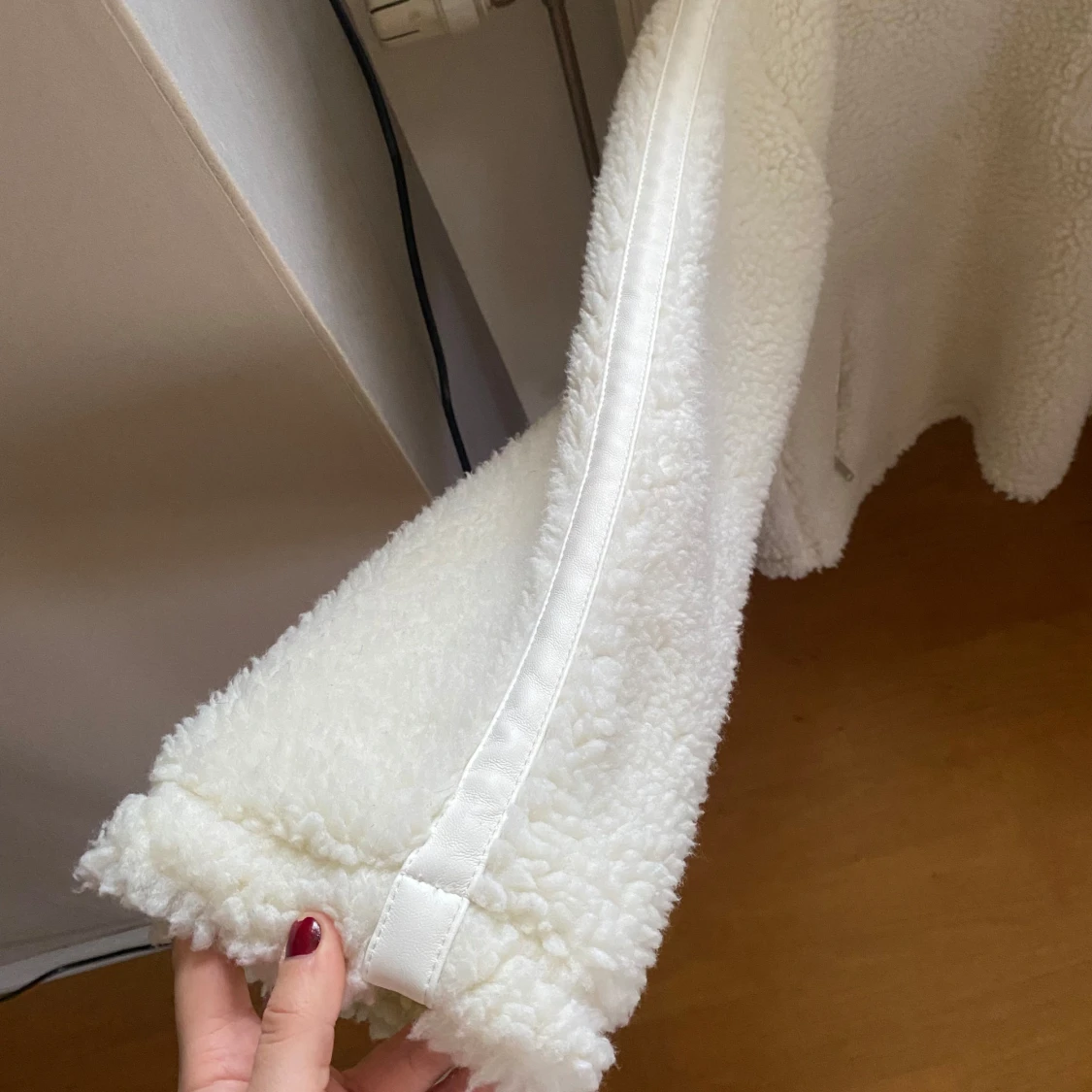 Vit teddyjacka med halv dragkedja från Lxa - 1