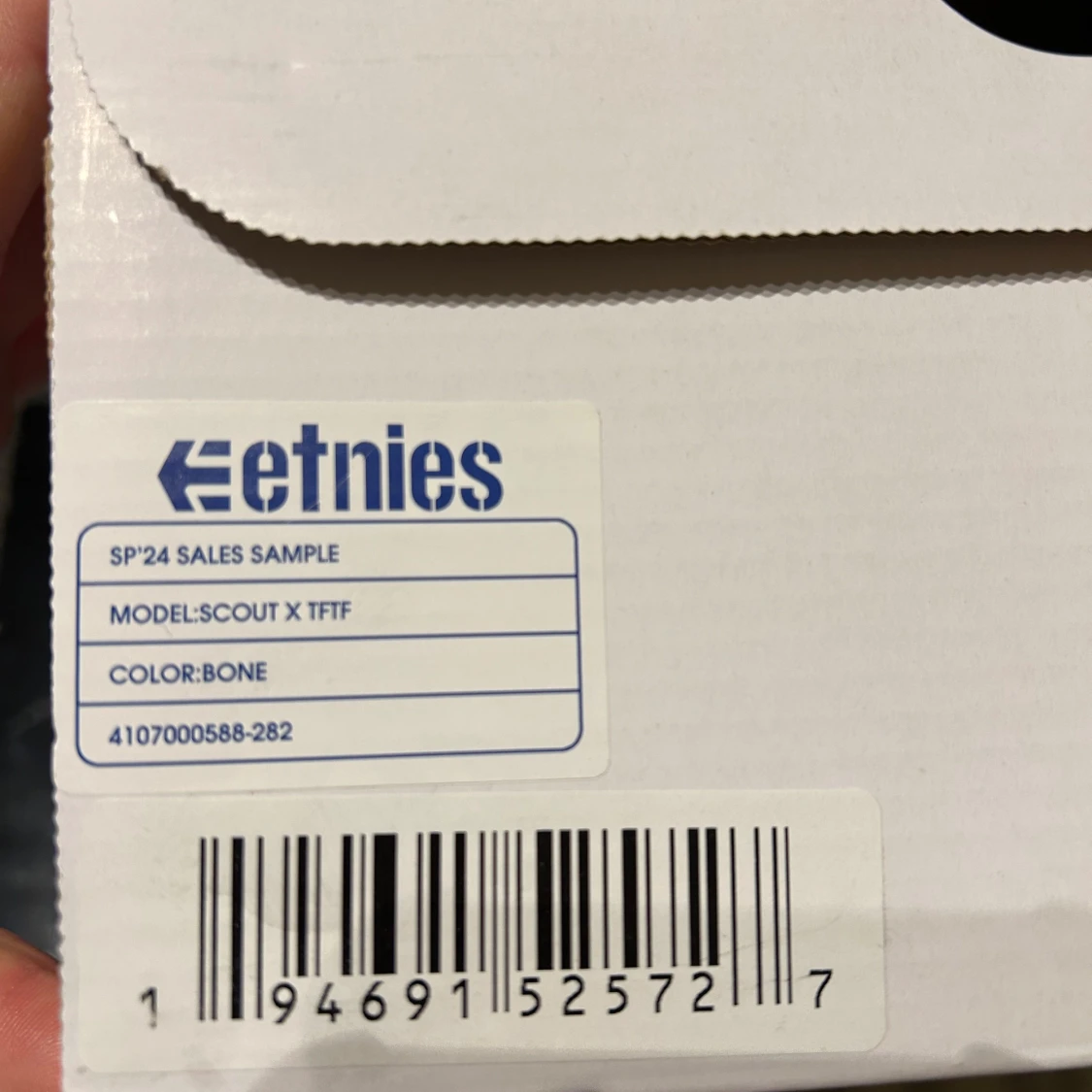 Etnies Scout x TTFF sneakers i rött och vitt i strl 42 - 3