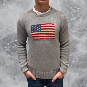 Ralph Lauren Stickad Tröja USA Flag - •Ralph Lauren Stickad Tröja USA Flag. Skick: 8/10, inga skador! Storlek: XL 18/20 år = S Herr. Modell: 173 cm, 65 kg. Sitter bra på modellen på bild! Authentic: ✅. Hör av dig vid frågor eller funderingar, mvh Hessler’s;)
