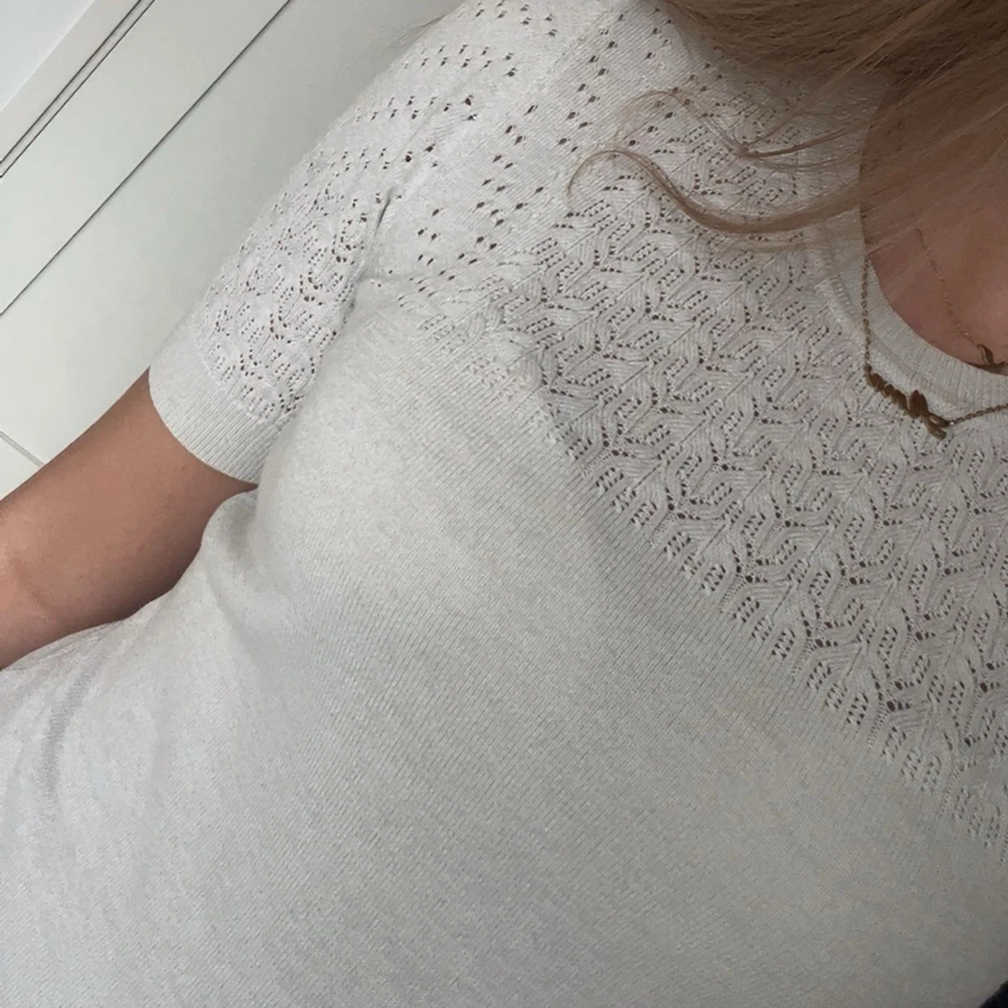 Beige finstickad topp - 1