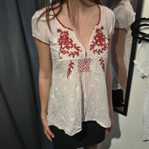 Odd Molly Blus  - Odd Molly blus med jätte söta detaljer! Storlek 0 och S/XS!🤩💕