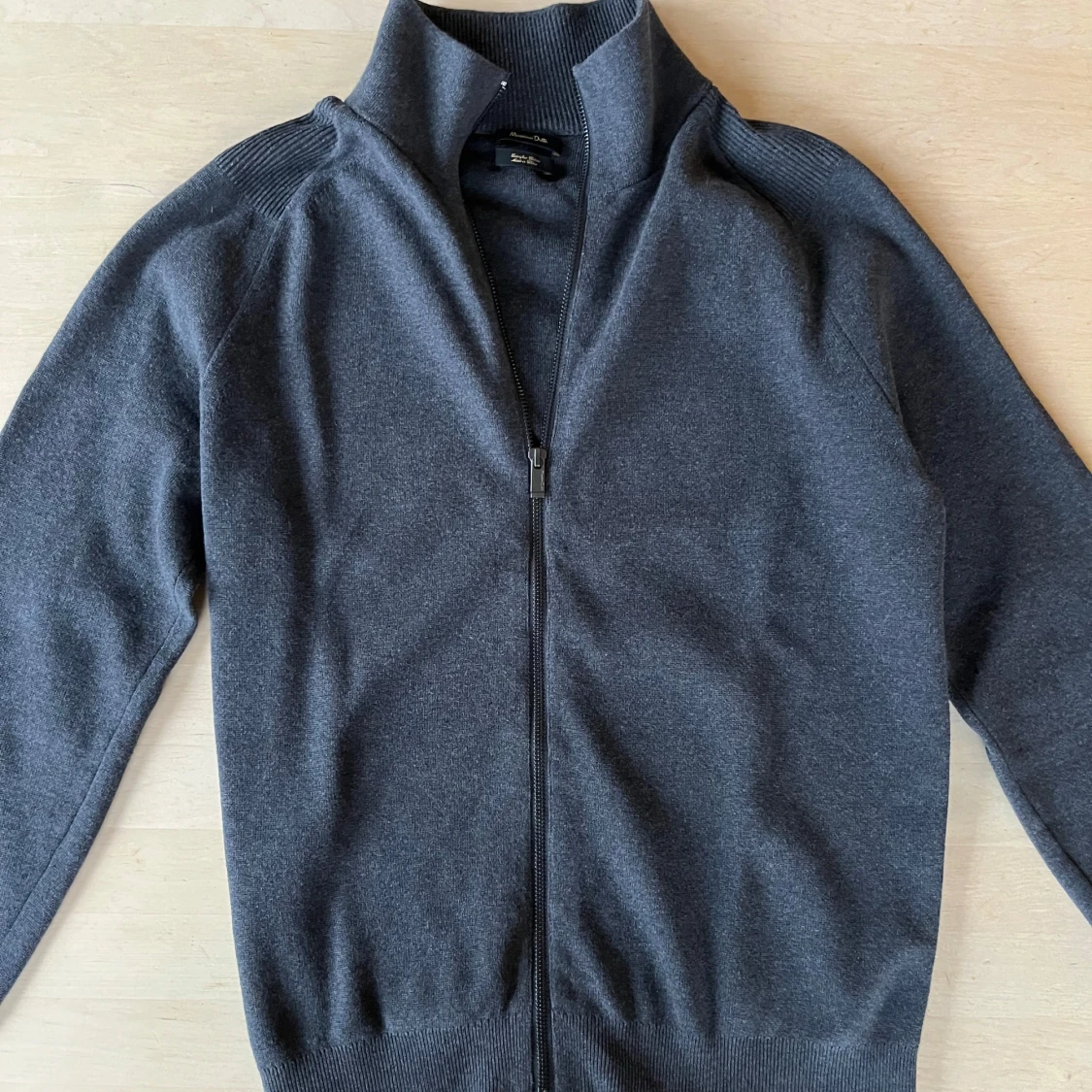 Mörkgrå stickad tröja från Massimo Dutti - 2