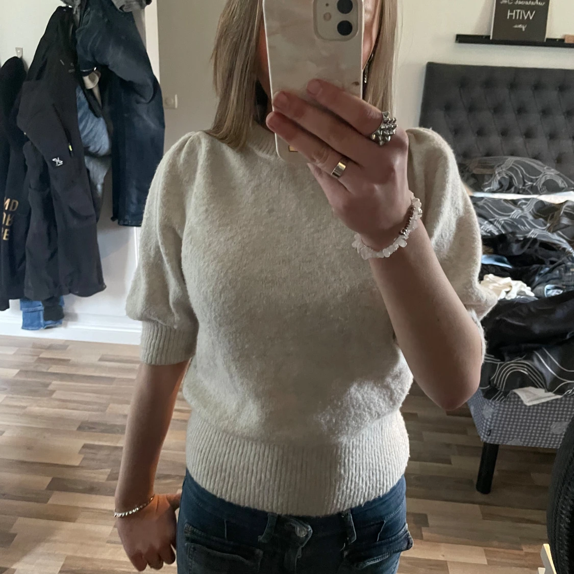 Vit stickad tröja med puffärm - 1