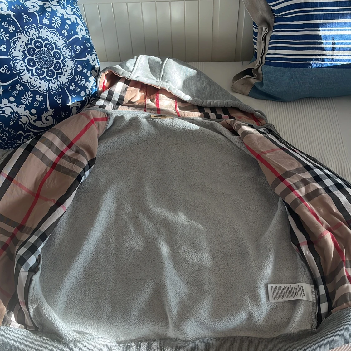 Grå hoodie från Burberry - 2