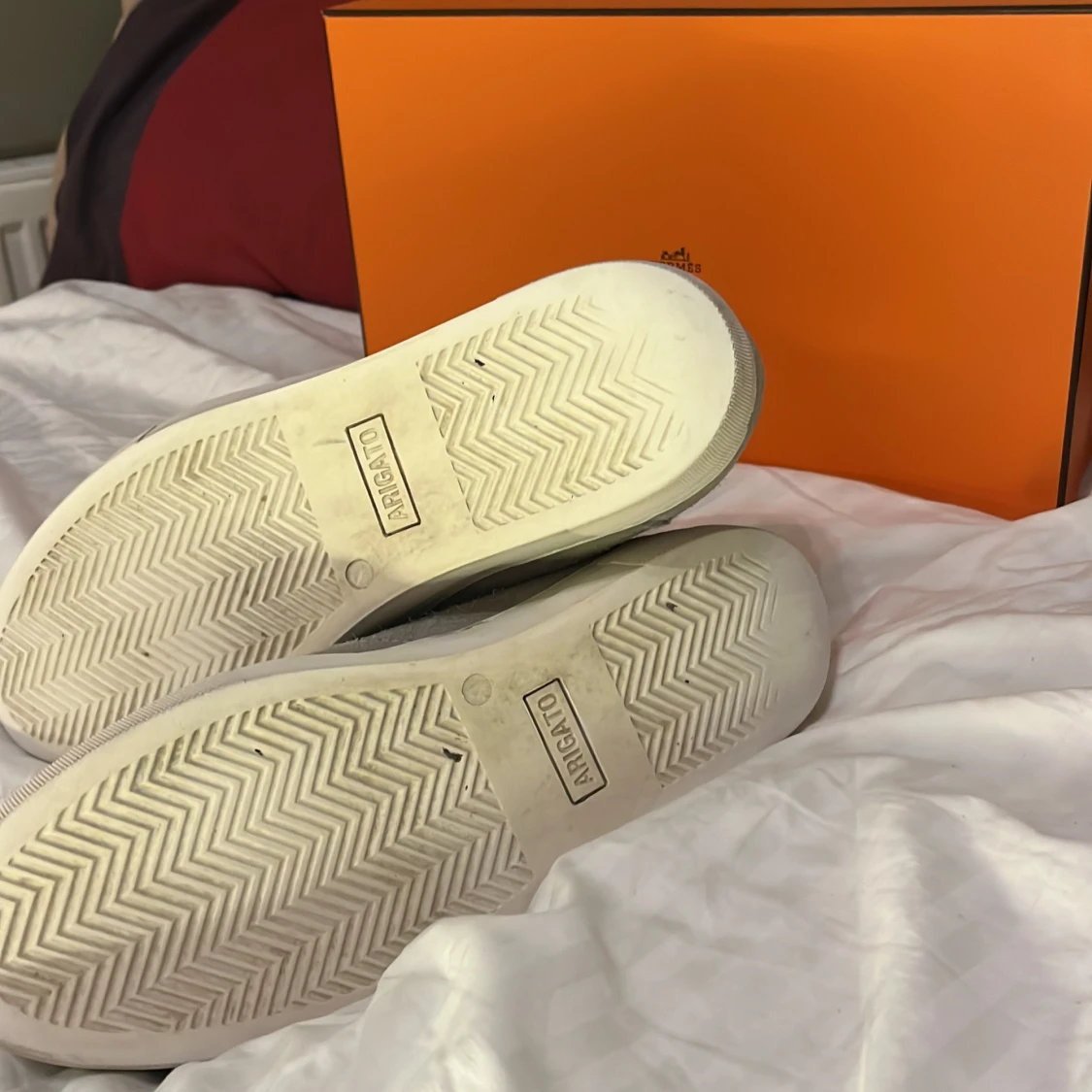 Grå sneakers från Axel Arigato - 2