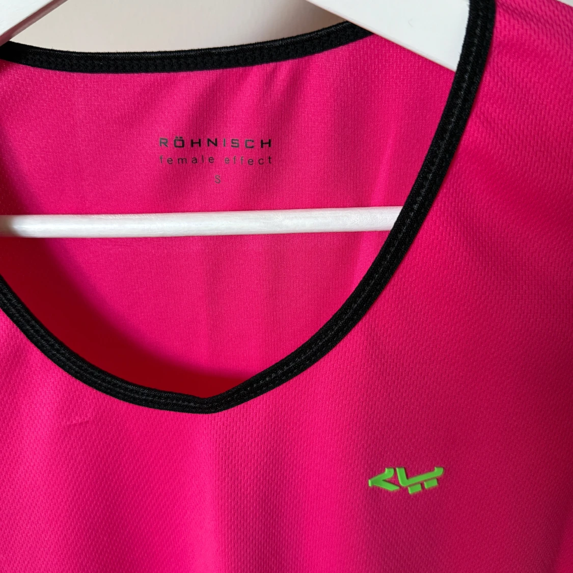 Rosa träningst-shirt från Röhnisch - 1