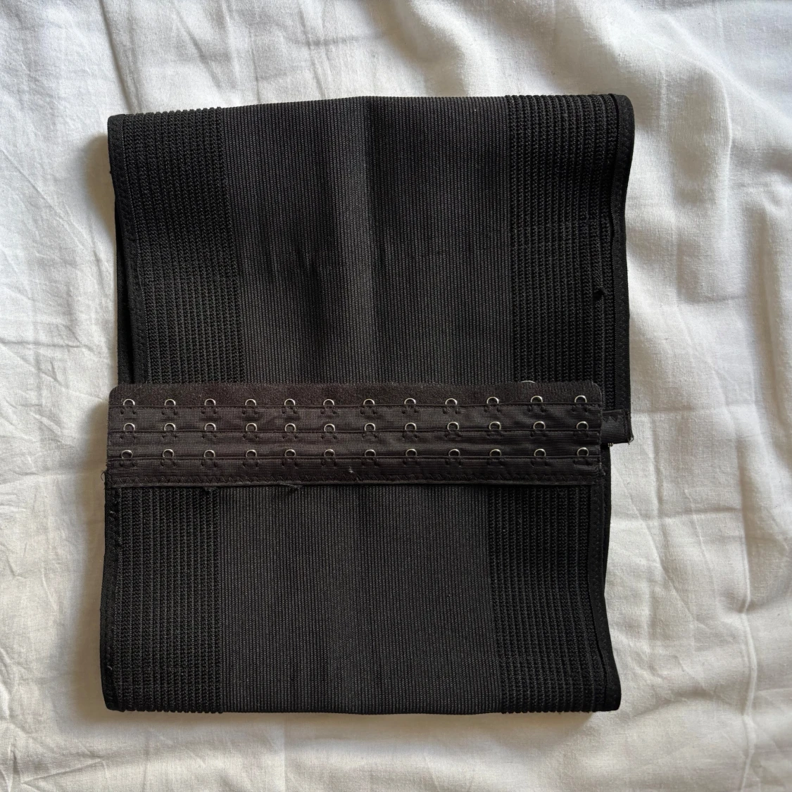 Svart waist trainer