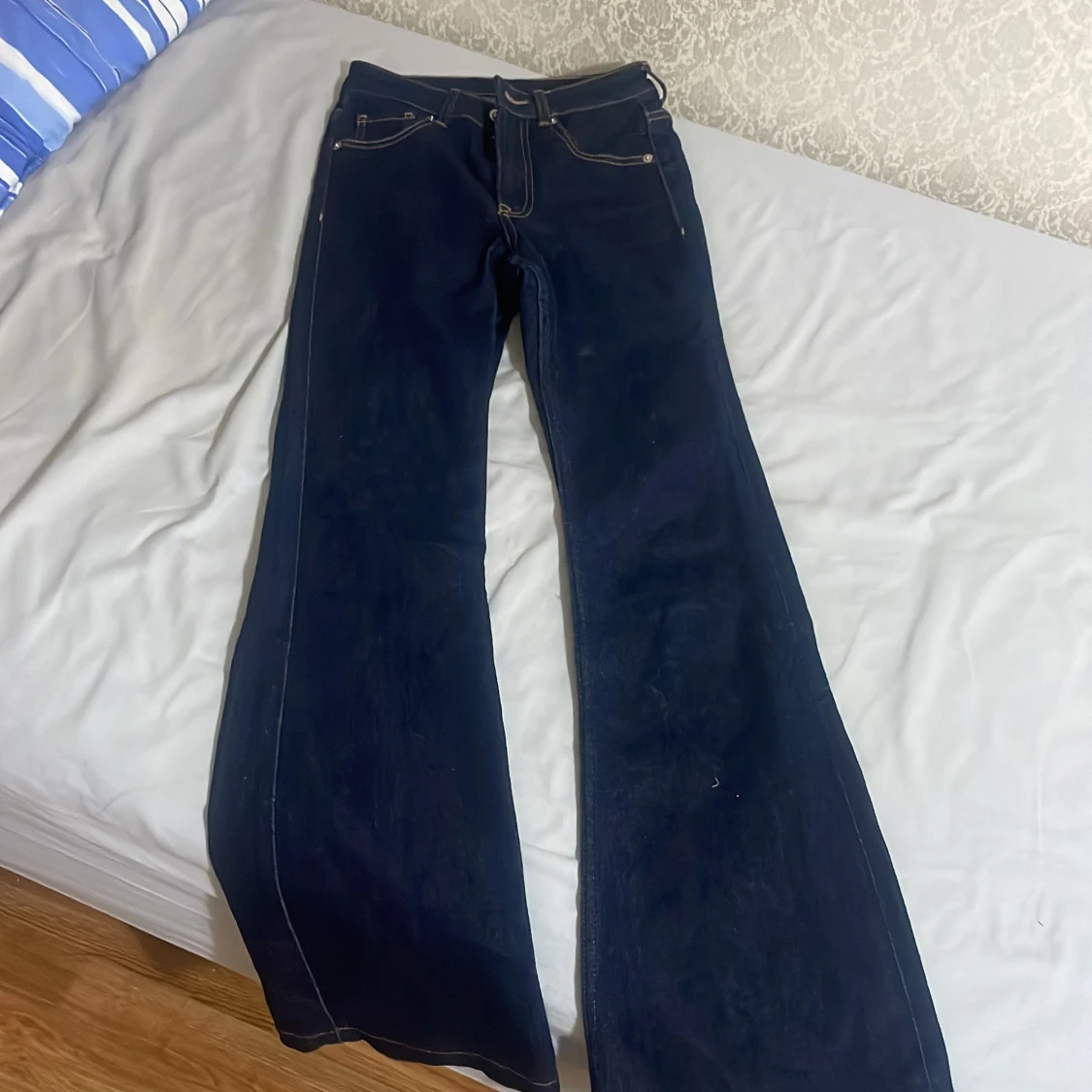 Mörkblå bootcut jeans