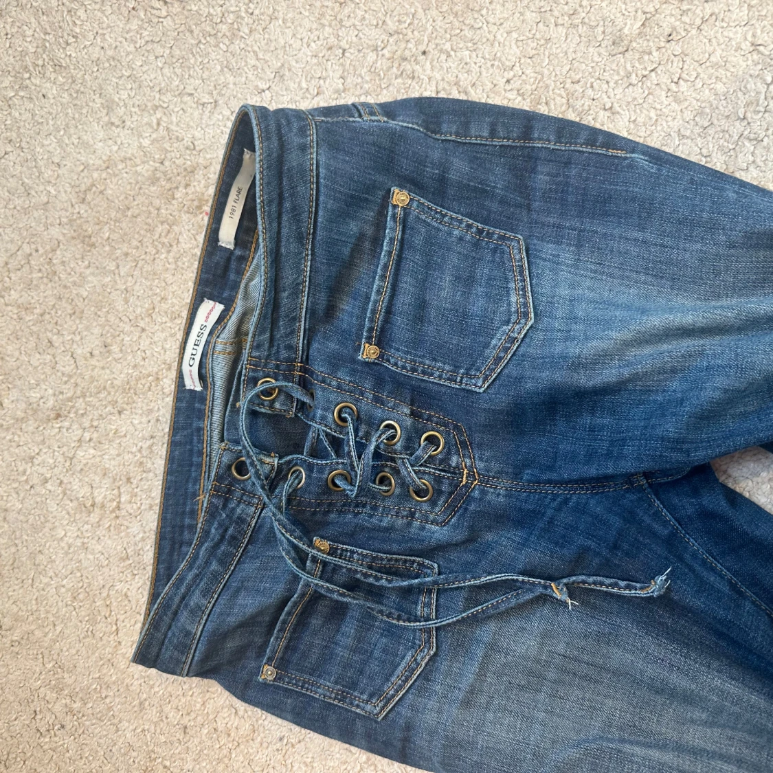 Blå bootcut jeans med snörning Guess - 2
