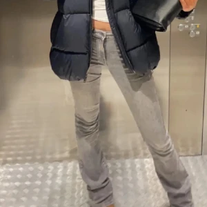 Grå jeans - grå tall jeans från only tall🩶🩶tyvärr för långa för mig. Pris kan diskuteras