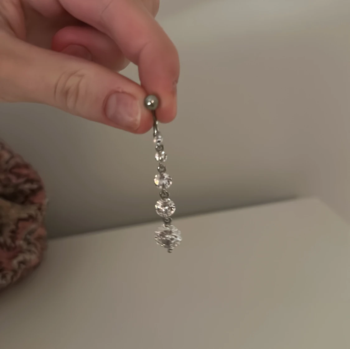 Silver navelpiercing med glittriga stenar💕 - 1