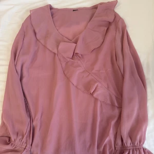 Rosa blus  - Storlek-M 
