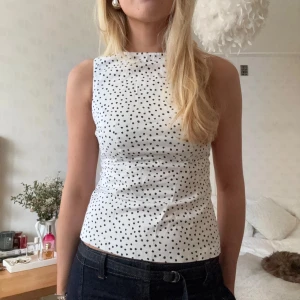 Figursydd prickig topp - Superfin figursydd topp!! Skitsnygg på fest men funkar också till vardags i sommar💛💛