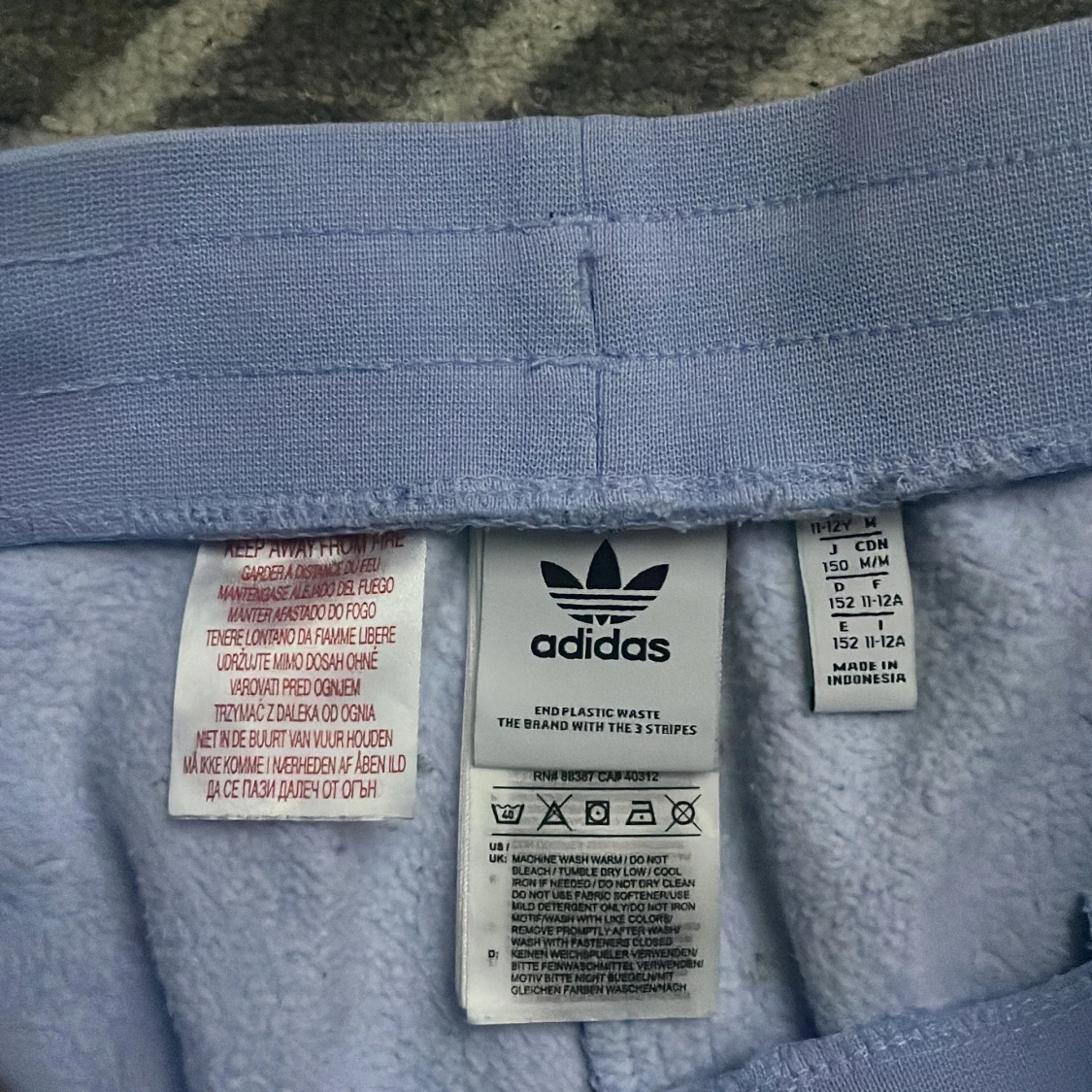 Ljuslila Adidas shorts med snörning - 1