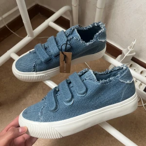 Even&Odd shoes i ny skick  - Ny skick med prislapp. Storlek 37. Slutsålda! Eftertraktade skor 😍✨Kan passa en storlek 38